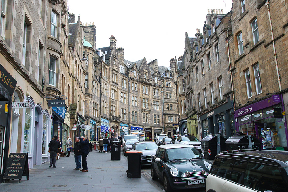 Společnost SCOTLAND, společnost Edinburgh, vytváří obchodní Skotsko a otevírá bankovní účet Skotsko